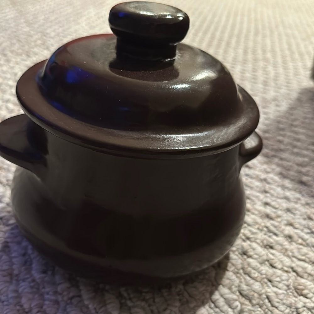 Blue mountain pottery bean or Dutch oven pot 464 Canada with lid dark brown